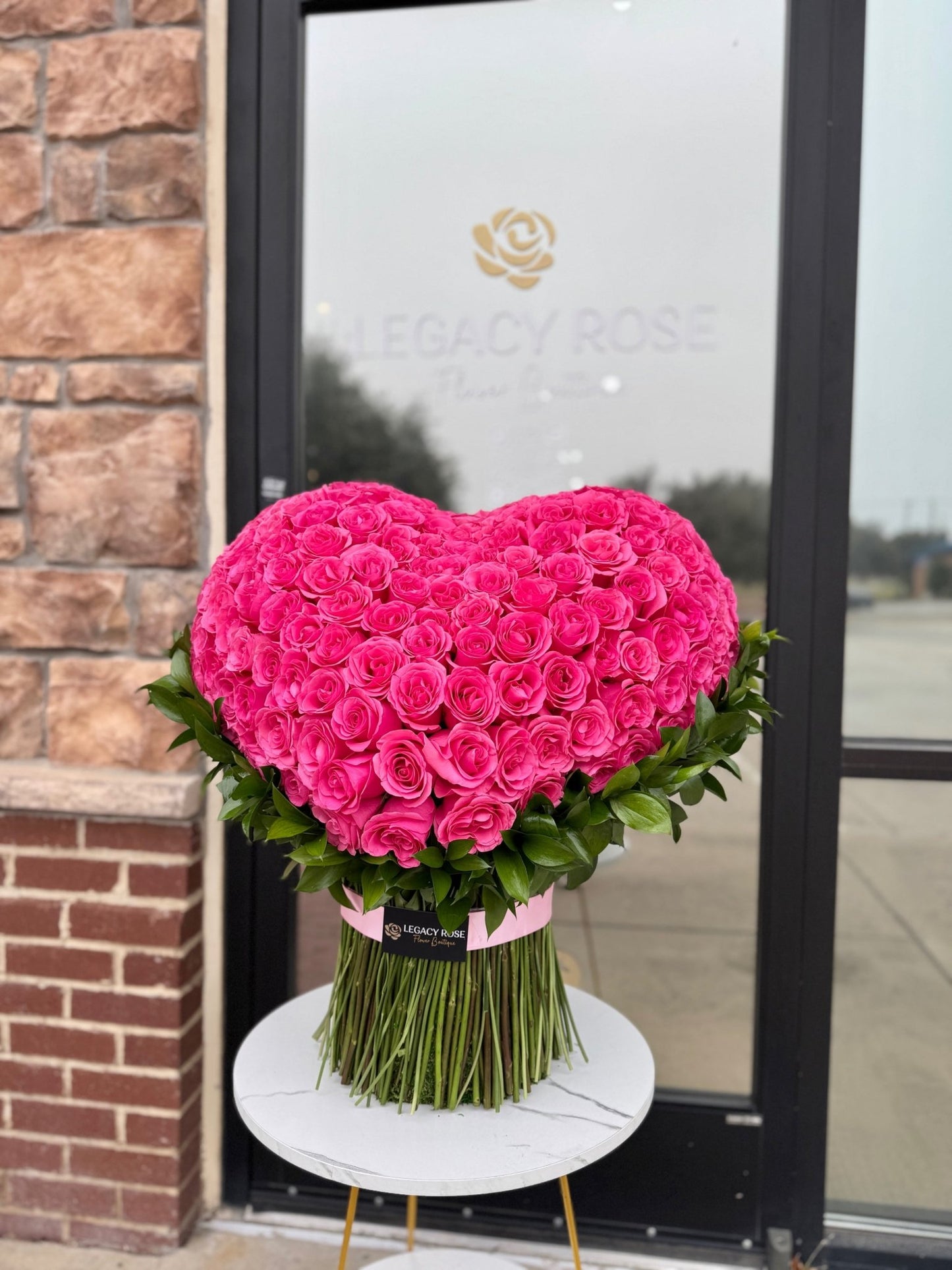 Stunning Standing Heart - Legacy Rose TX