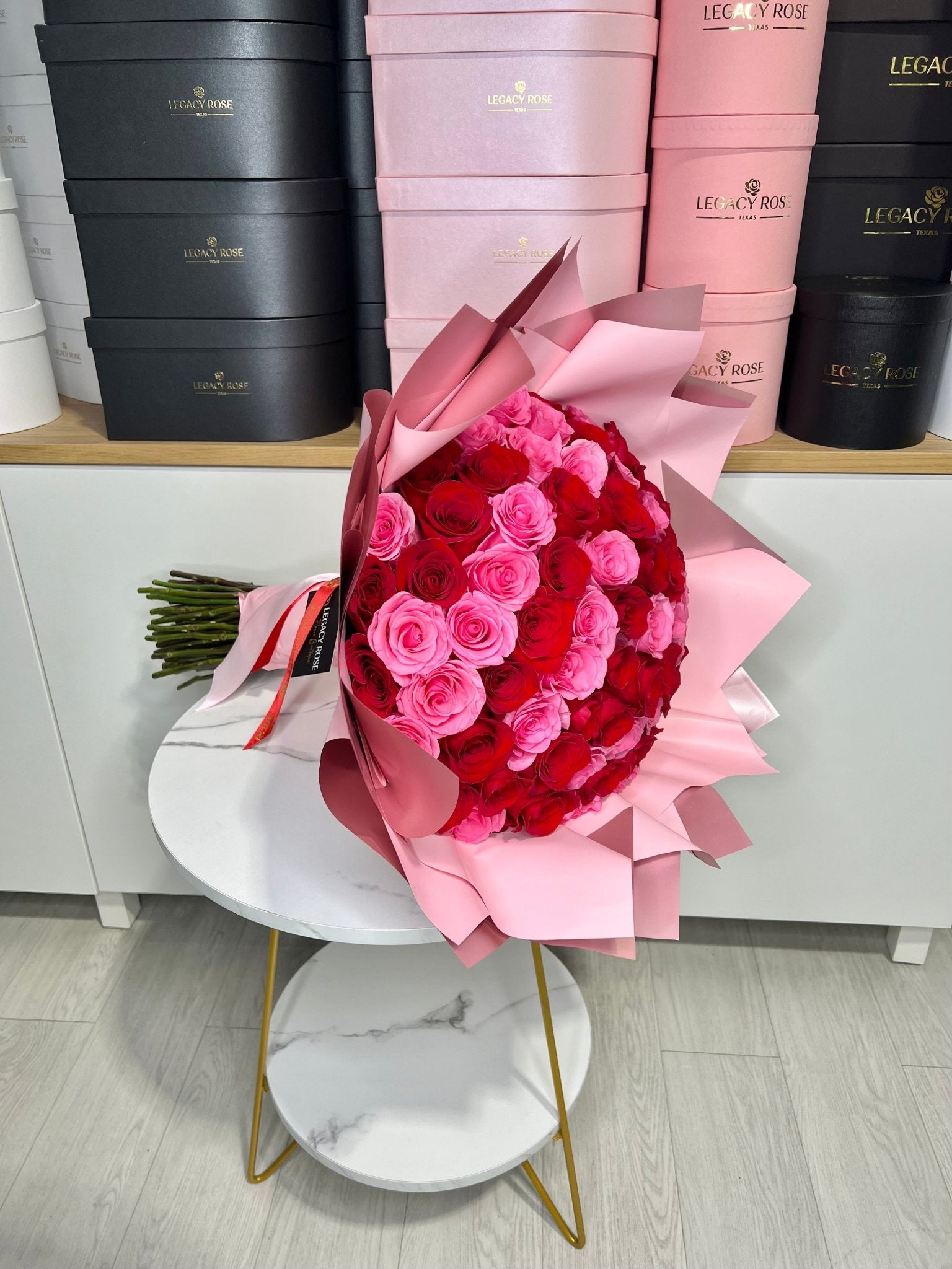 Red and Pink Rose Bouquet / Ramo Buchon – Legacy Rose TX