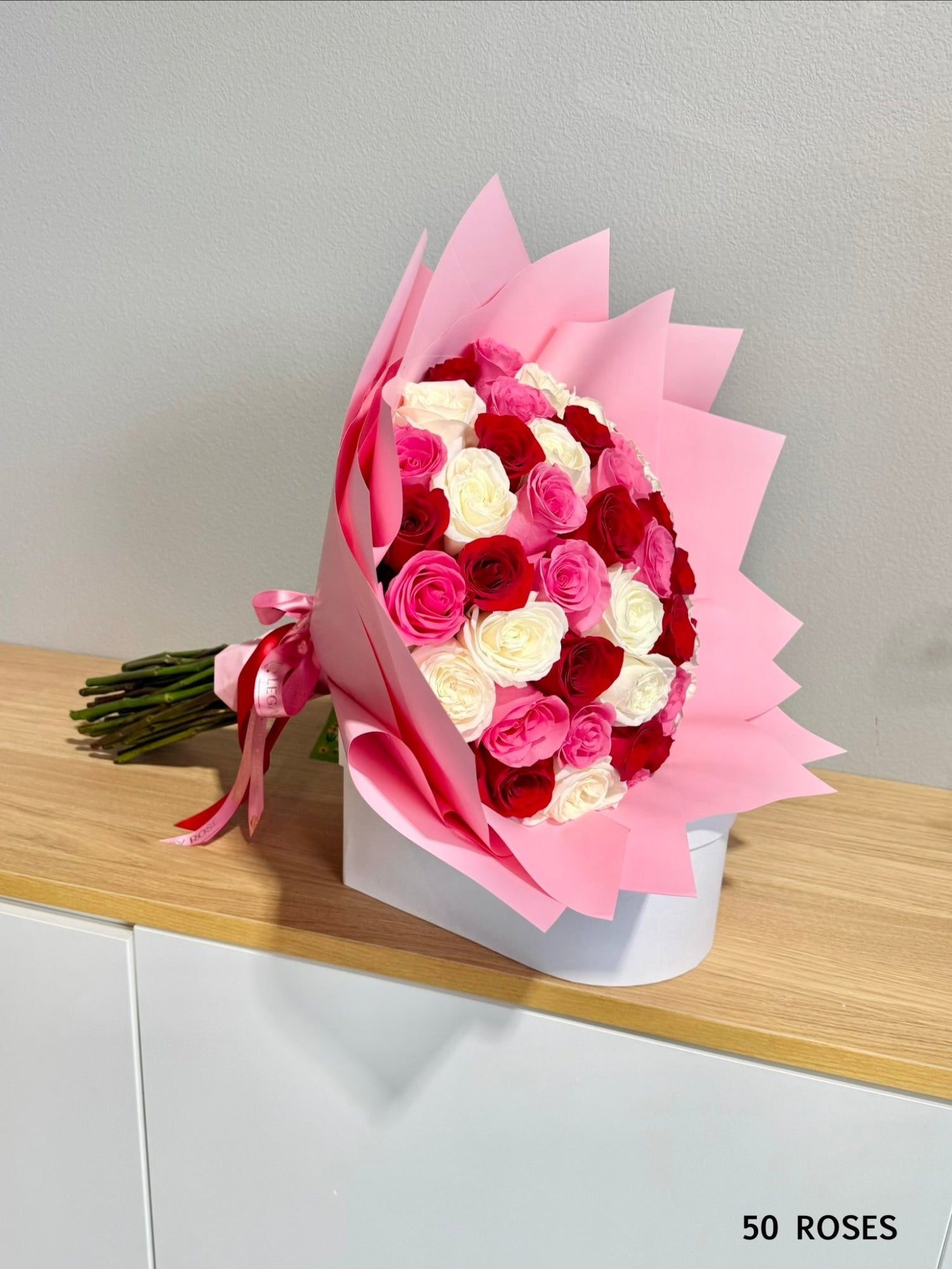 Red, Pink & White Rose Bouquet / Ramo Buchon - Legacy Rose TX