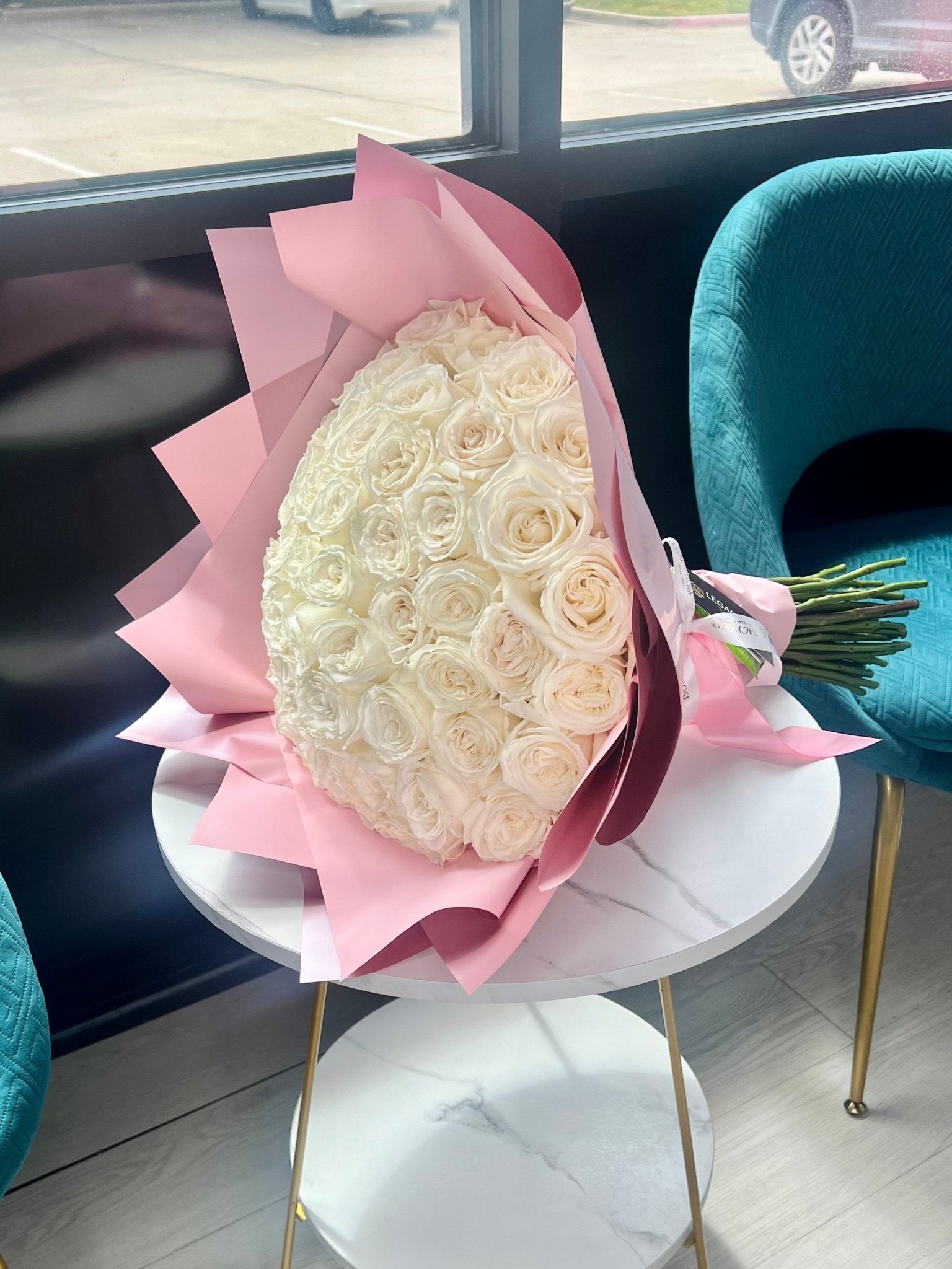 White Rose Bouquet / Ramo Buchón Blanco - Legacy Rose TX